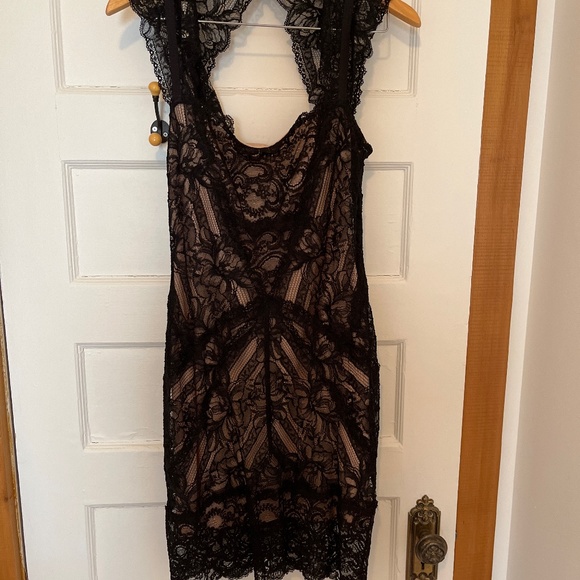 Nicole Miller Black Lace ‘Eva’ Cocktail Dress - Picture 1 of 5